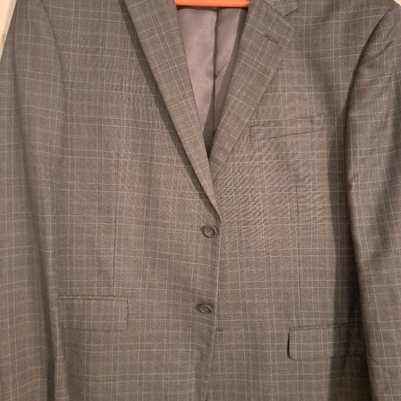 An elegant Caravelli men's 2 piece suit.